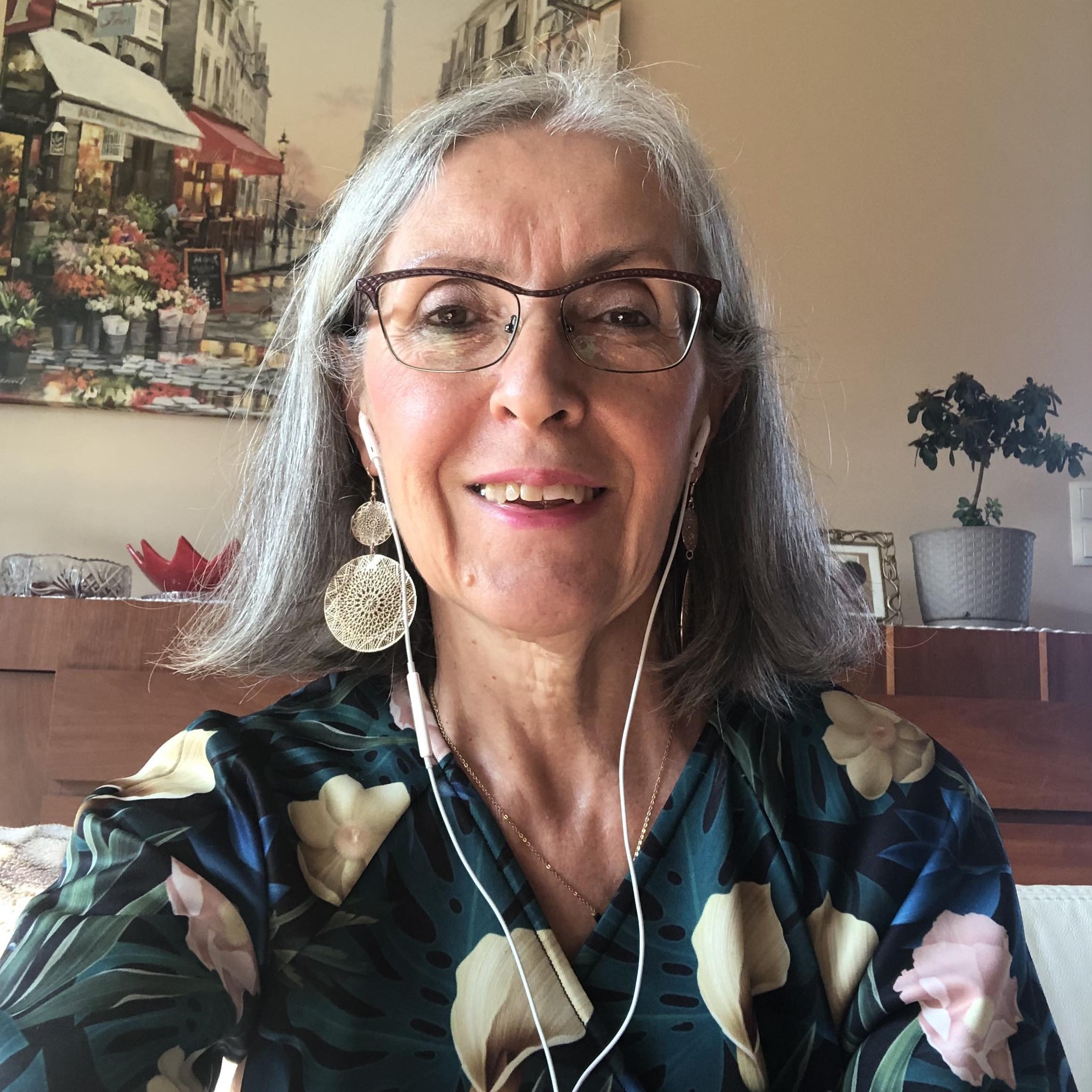 Ewa Dziubanii-Pniewska — portret z uśmiechem