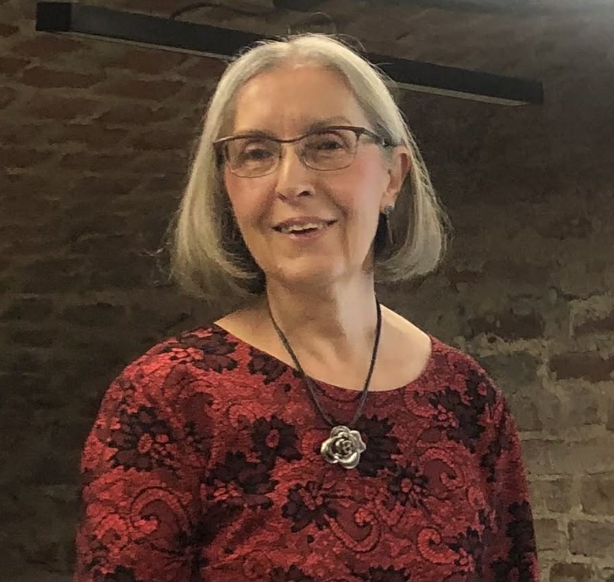 Ewa Dziubanii-Pniewska — elegancki portret w bordowym swetrze